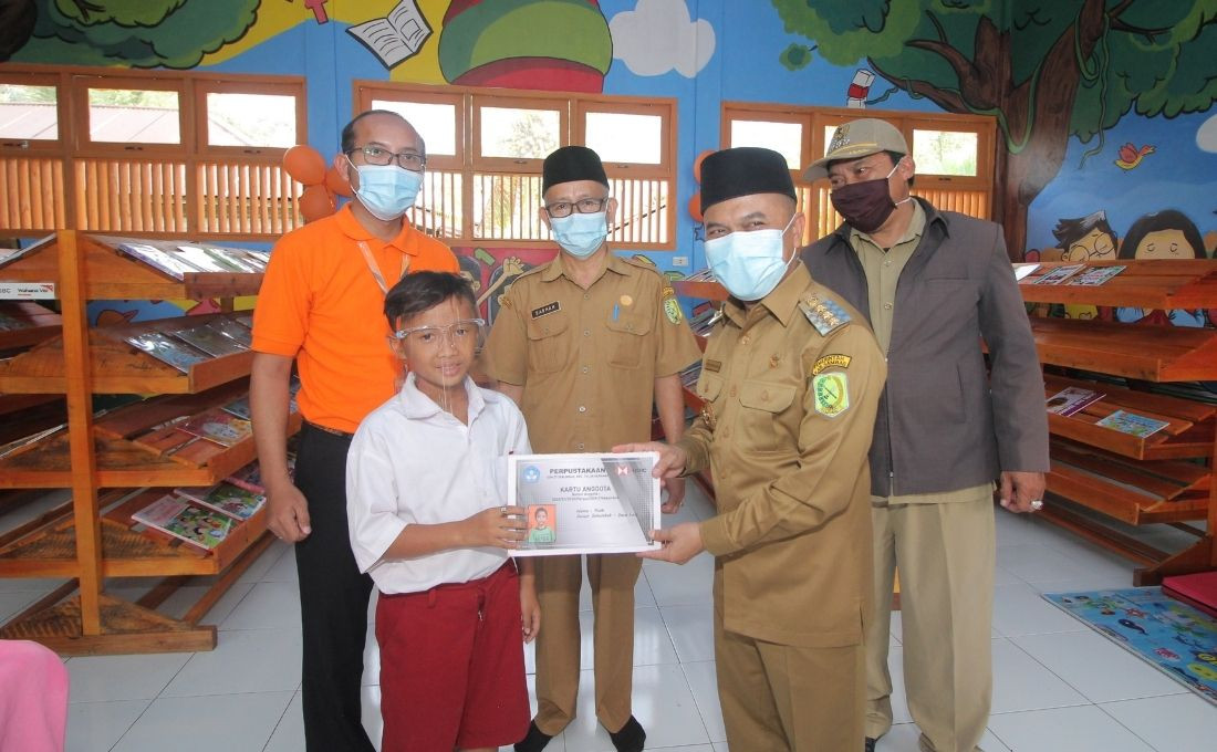 Perpustakaan Sekolah Hijau Pertama untuk Adil dan Teman-temannya