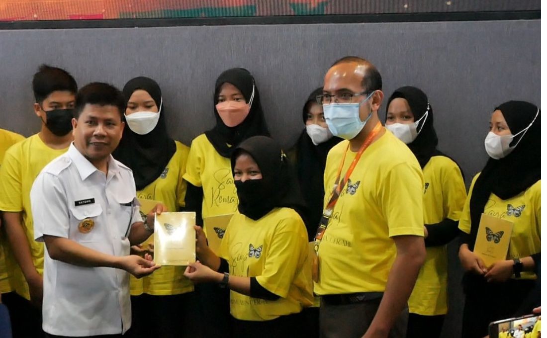 12 Youth of Children's Forum Assisted by WVI Launches First Book