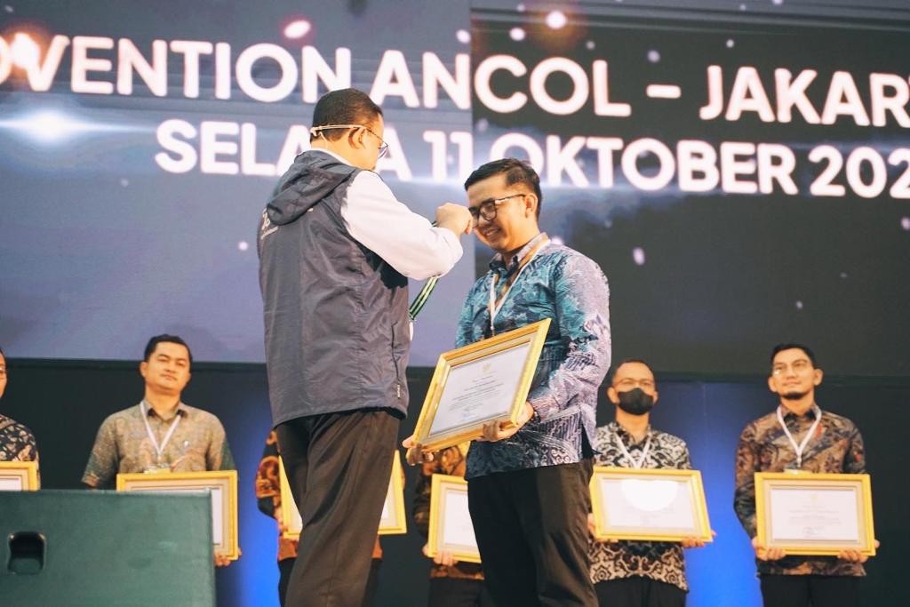 WVI dan Bank Sampah Kenanga Terima Anugerah Penghargaan