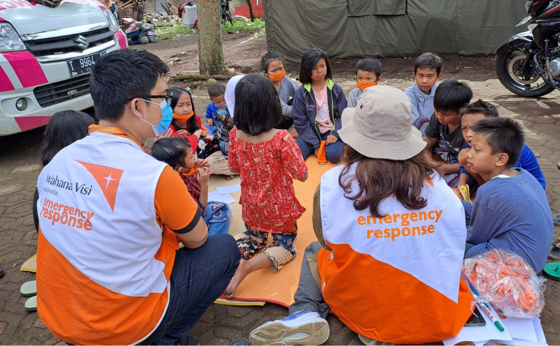 Peran Pahlawan Tanpa Tanda Jasa: Menjadi Relawan Bencana dalam Membantu Penyintas dan Memulihkan Bangsa