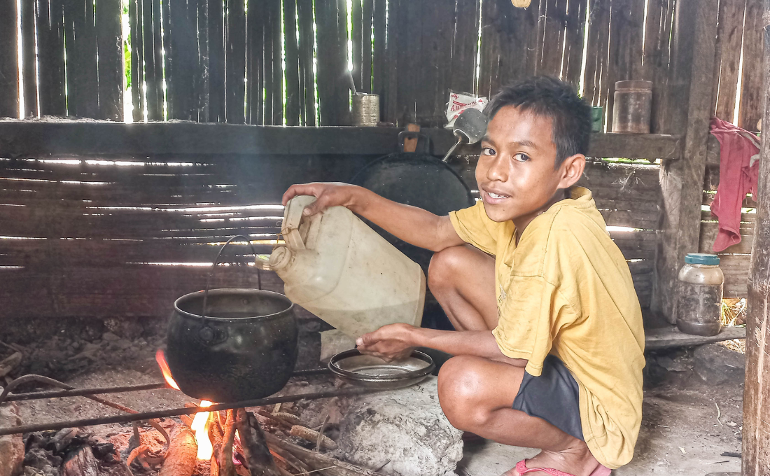 Apri, Seorang Anak yang Merawat Seluruh Keluarga