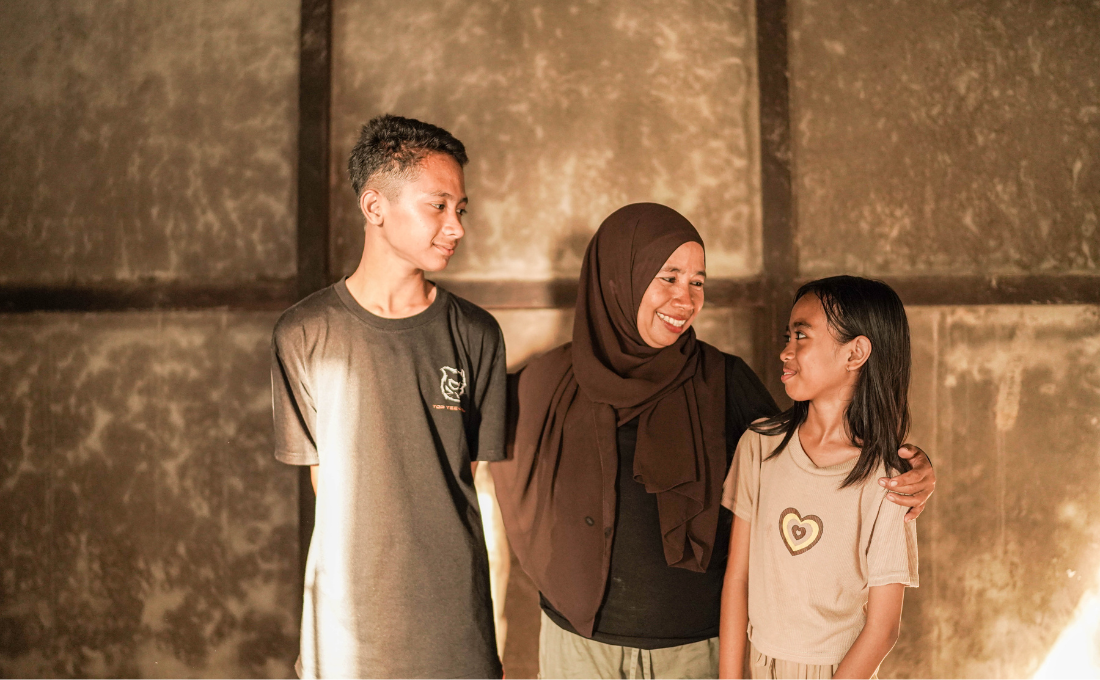 Perempuan Pejuang Senyum Setiap Anak di Desa