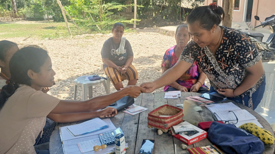 Menyehatkan Keuangan Keluarga-keluarga di Desa