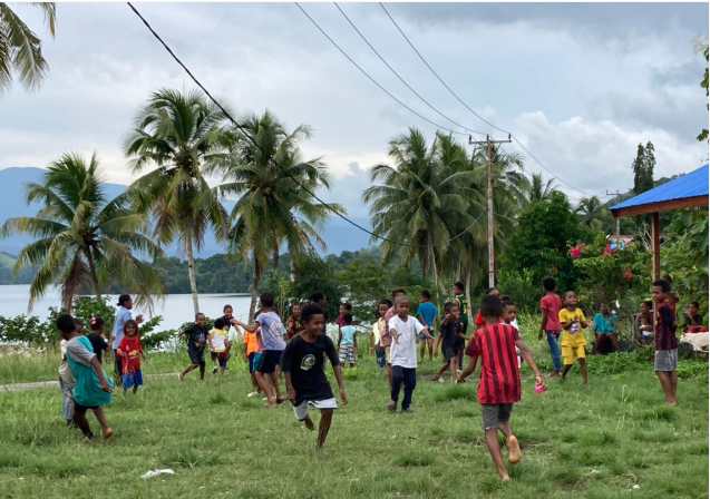 Belajar Rasa Main Anak-anak di Pinggiran Danau Sentani