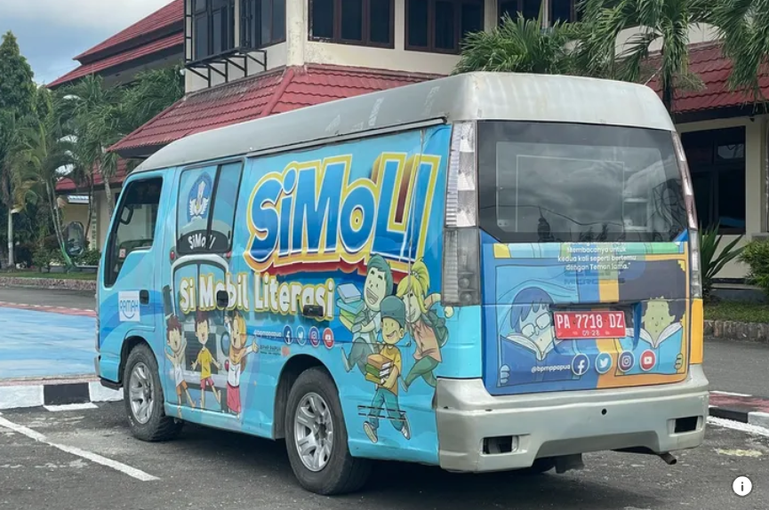 Si Ramah dan Si Moli, Perpustakaan Berjalan “Idola” Anak-anak di Jayapura