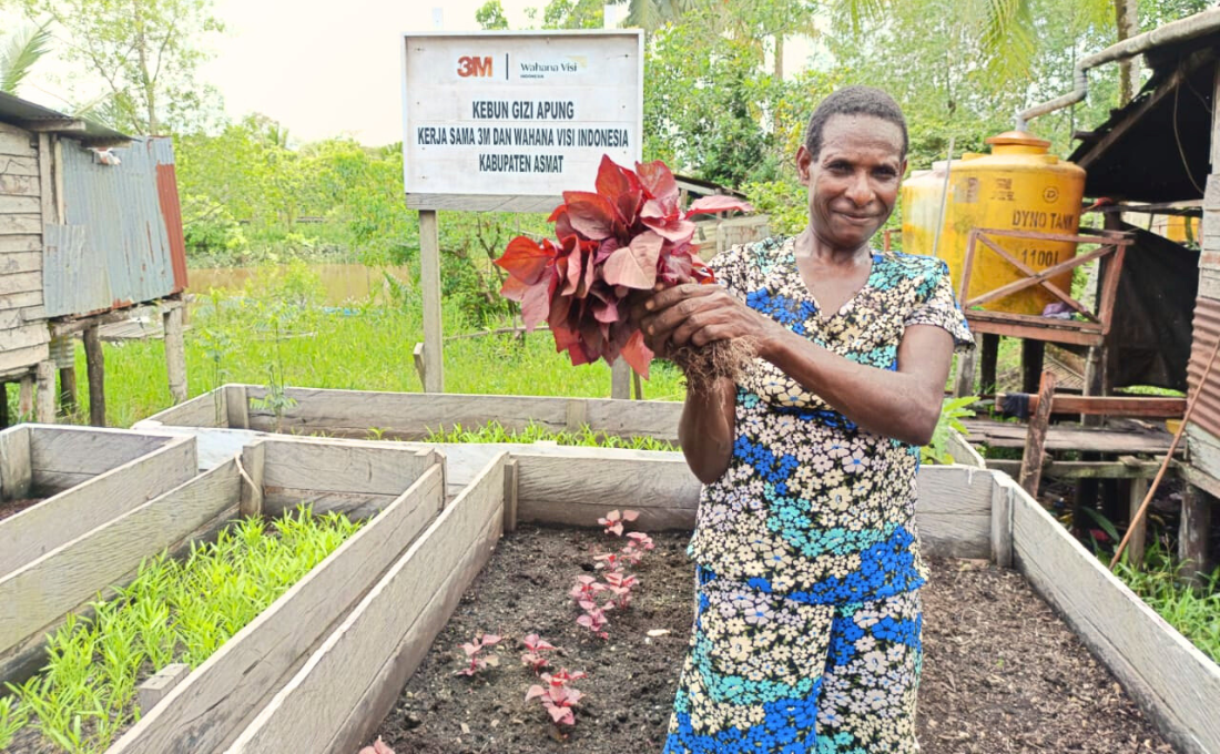 Mulai Menabung Hasil Jual Sayur Kebun Gizi Apung